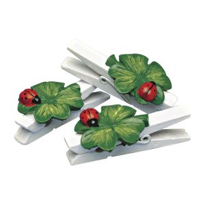 Kleeblätter auf Holzklammer