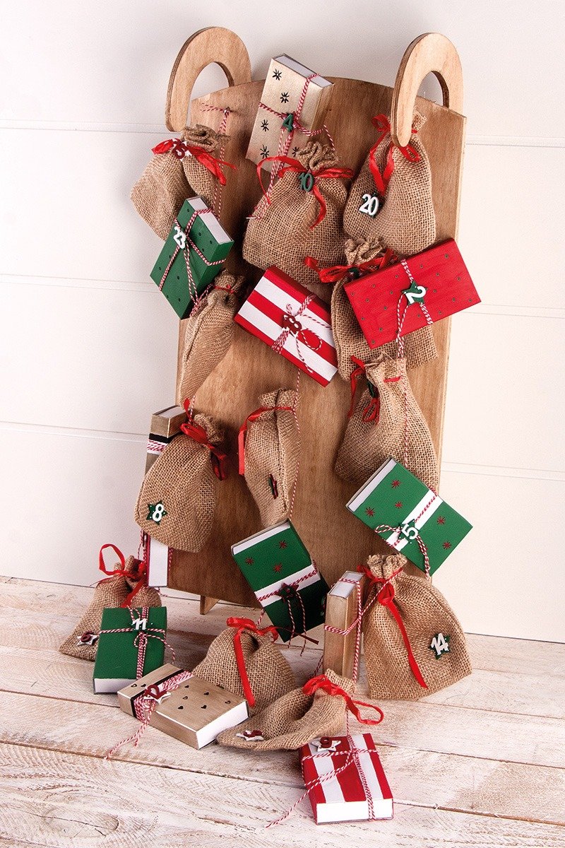 Adventskalender-Holzschlitten