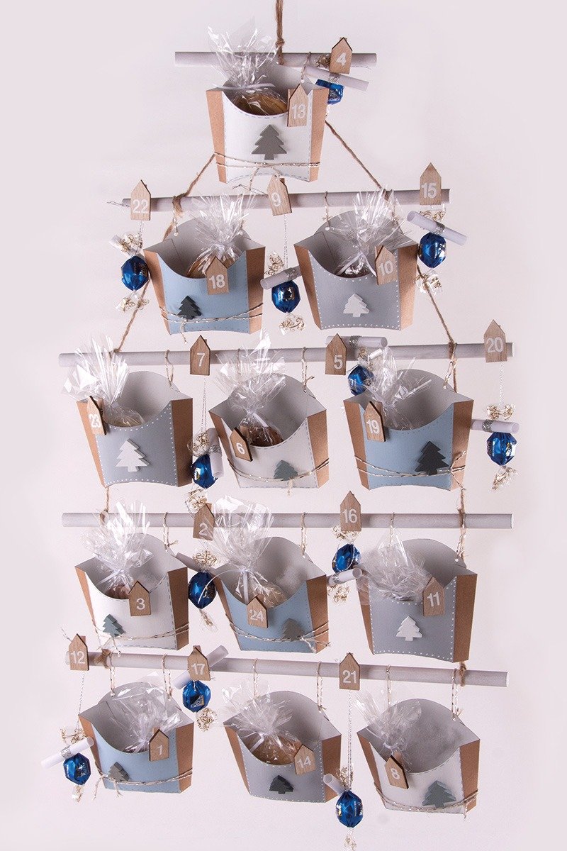 Advent calendar with cardboard-window shutter
