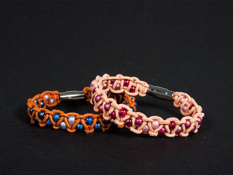 Bracelet made of round lace and big hole Rocailles