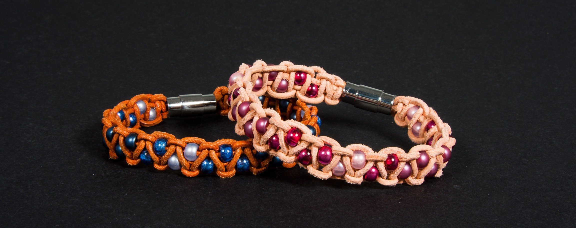 Bracelet made of round lace and big hole Rocailles