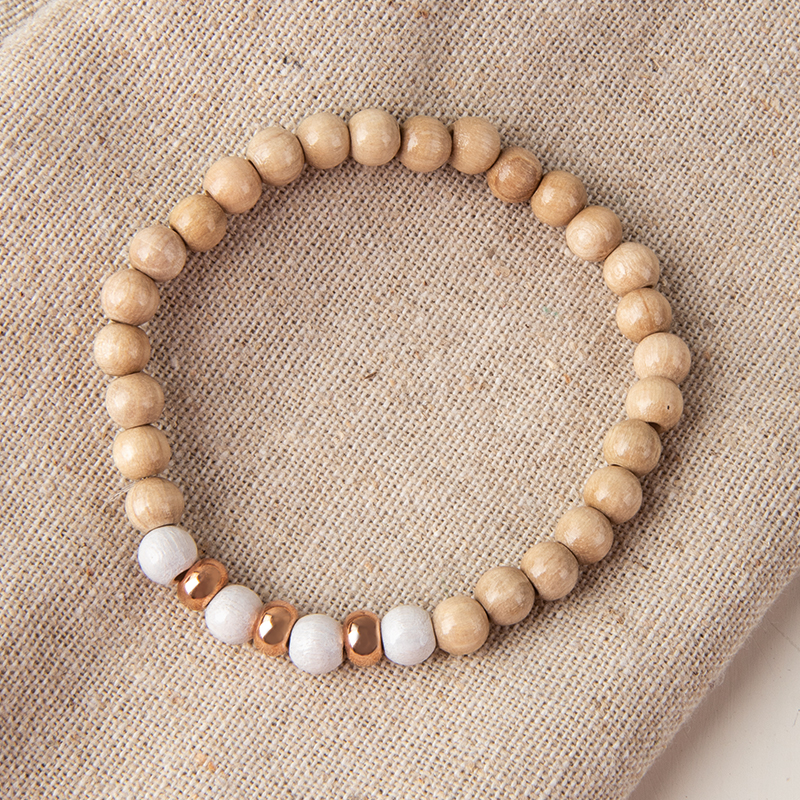Armband mit Holzperlen in natur, weiss und rose