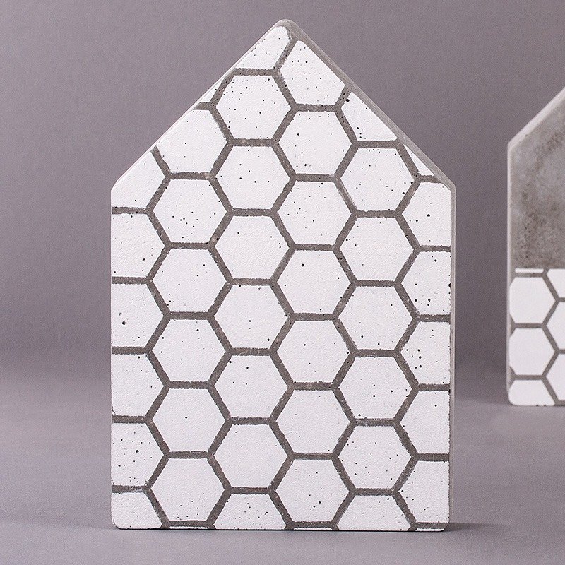 Cement-house with honeycombs