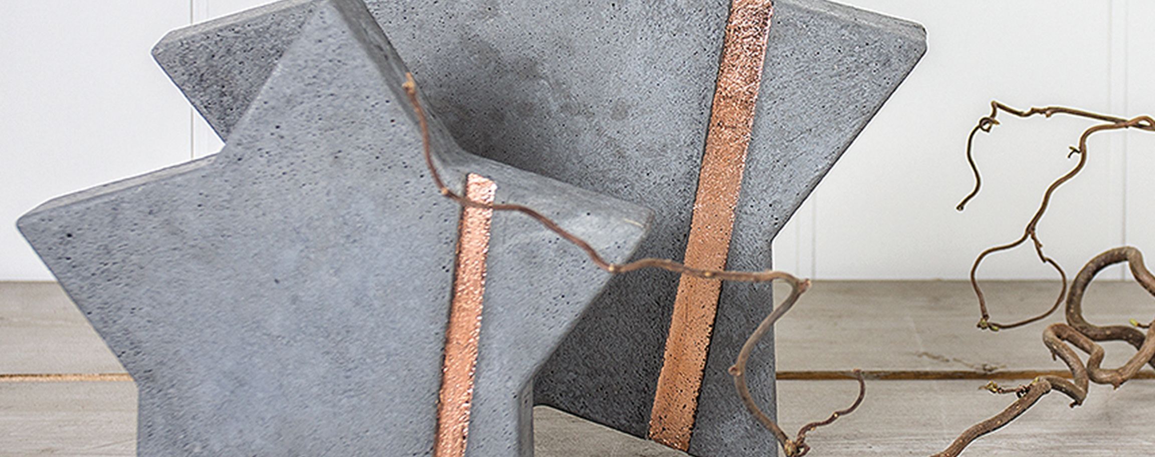 Star out of concrete 21.5 with metallic strips