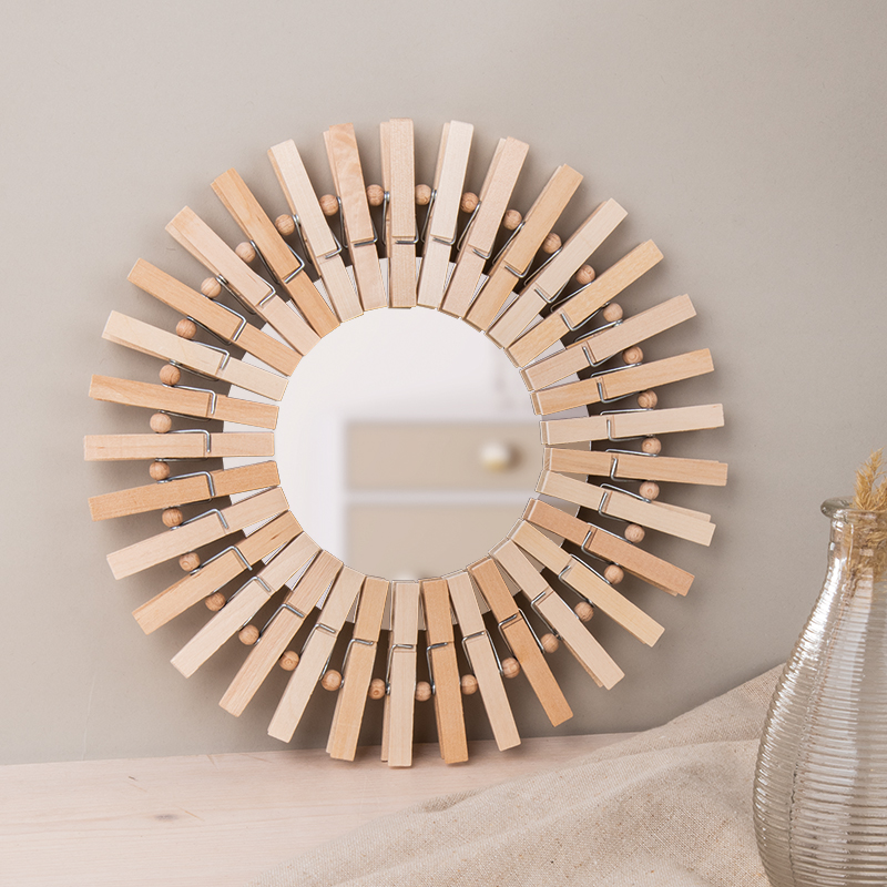 Dekospiegel mit Holz-Wäscheklammern