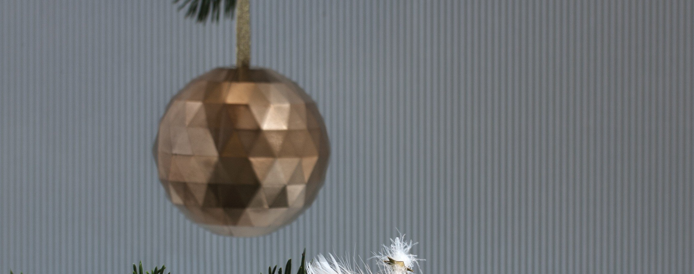 Plastic ball faceted