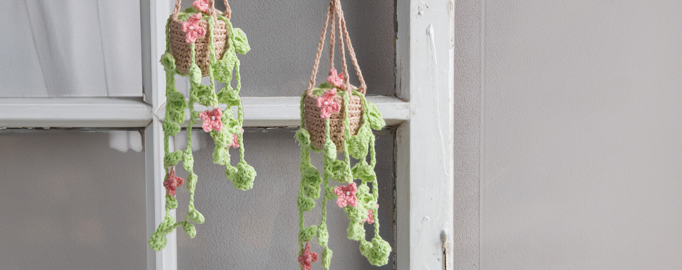 Crochet plant hanger