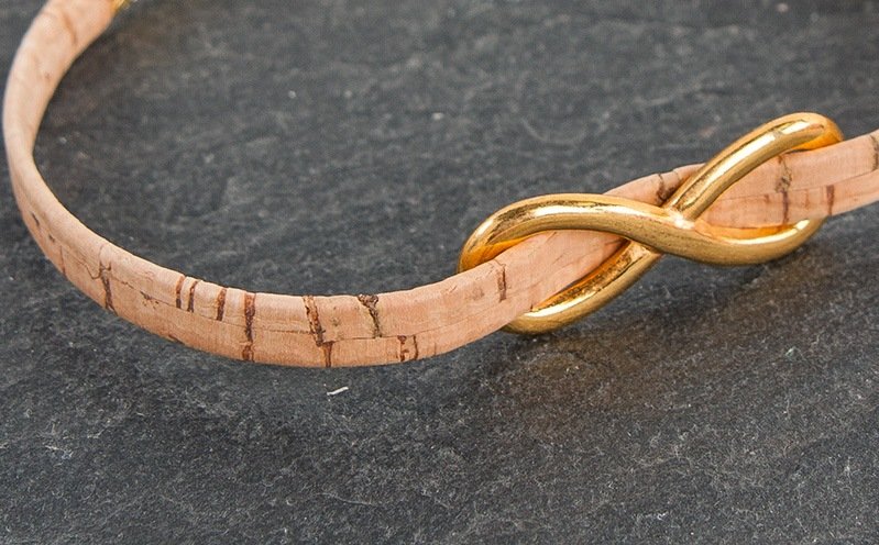 Goldfarbenes Korkarmband