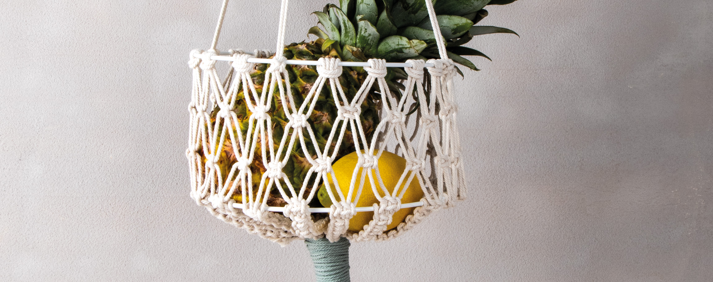 Macramé hanging basket