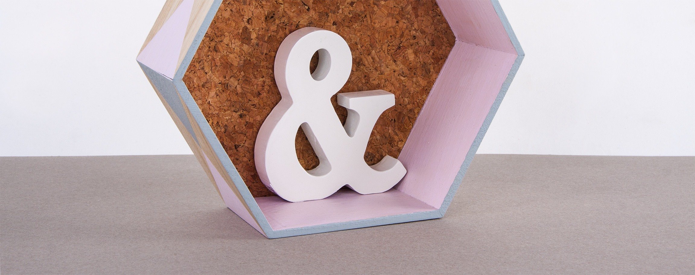 Hexagonal tray „&“