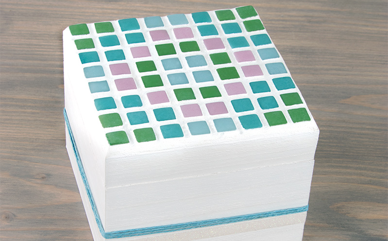 Holzbox mit Mosaik