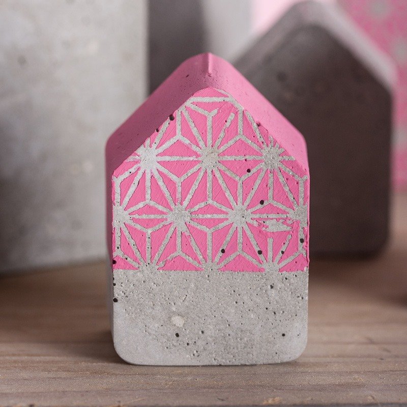 Small cement-house with pink Chalky Finish