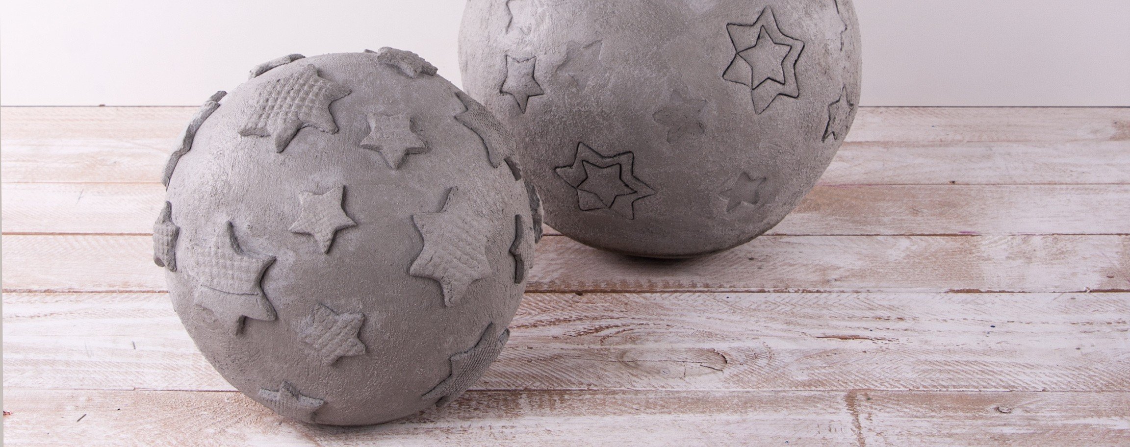 Kneading-cement balls with star motifs