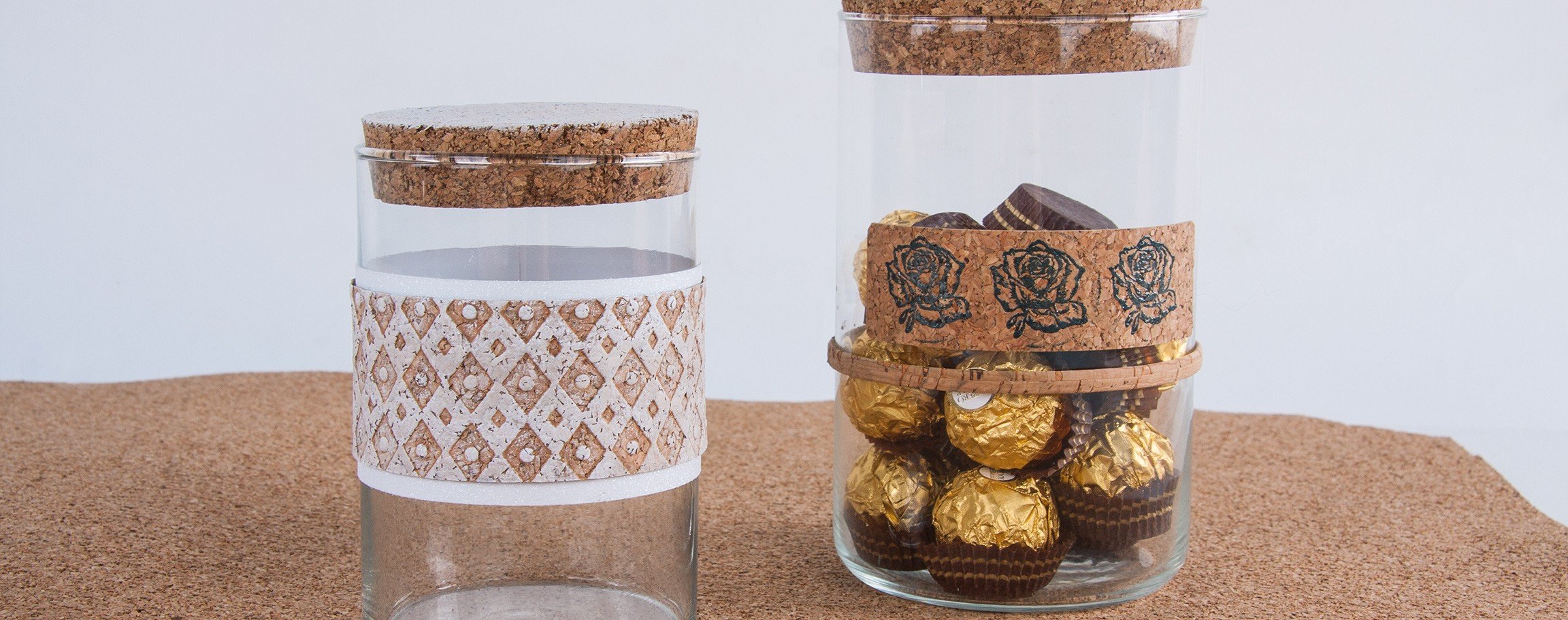 Glass jar with cork-banderole „Roses“