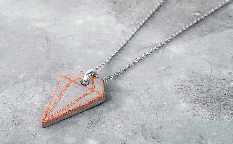 Kupferfarbener Diamant-Schmuckanhänger