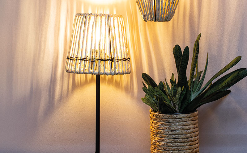 Lampe mit Maisblatt
