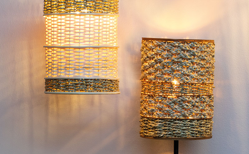 Lampen mit Gräsern