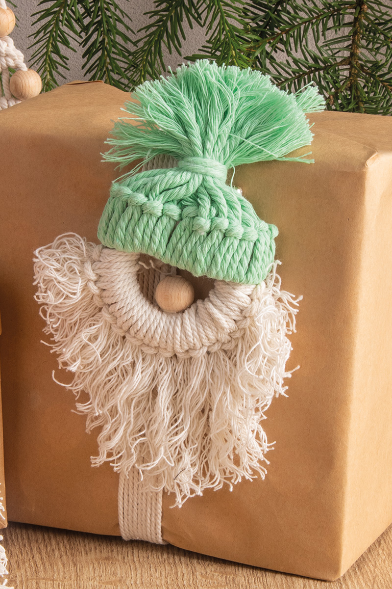 Macramé Santa Claus with simple beard