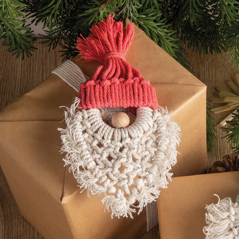 Macramé Santa Claus with knotted beard