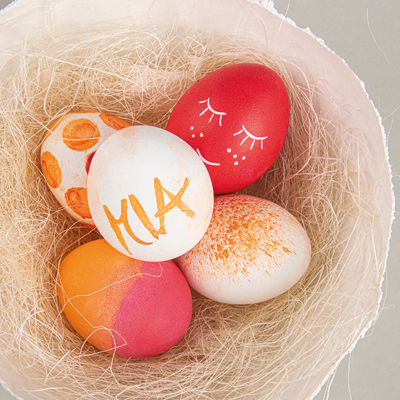 Easter eggs dyeing techniques