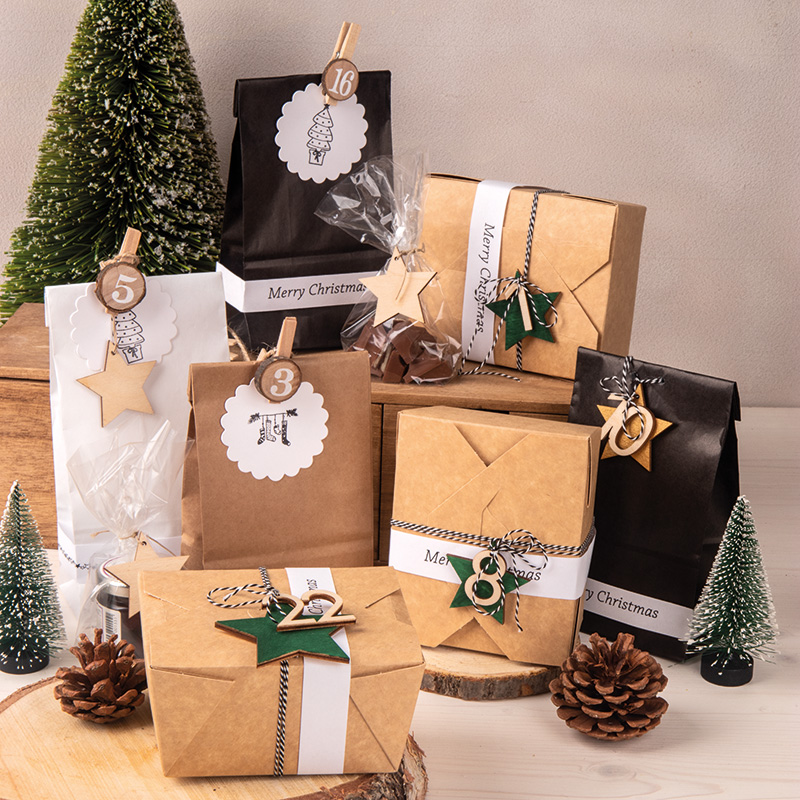 Adventskalender aus Papiertüten und Schachteln