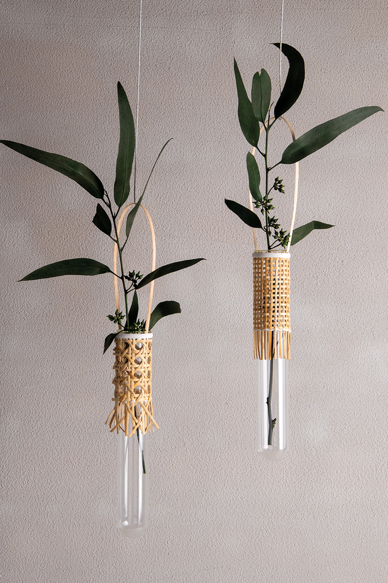 Reagenzglas-Deko mit Wiener-Rattan-Geflecht