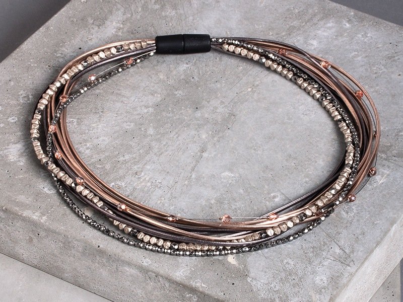 Pinky-golden necklace with metallic straps