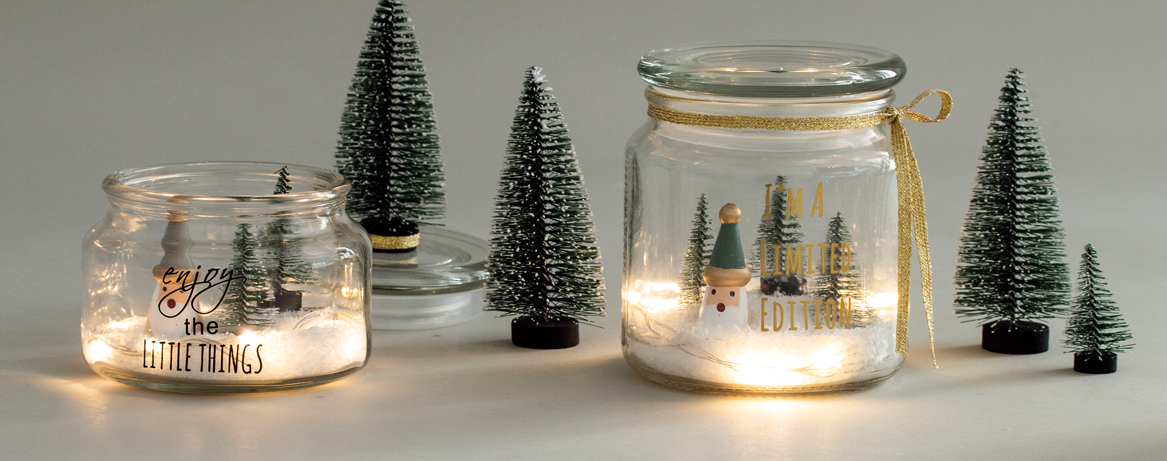 Shine-Bright decorative glass with wooden Santa Claus