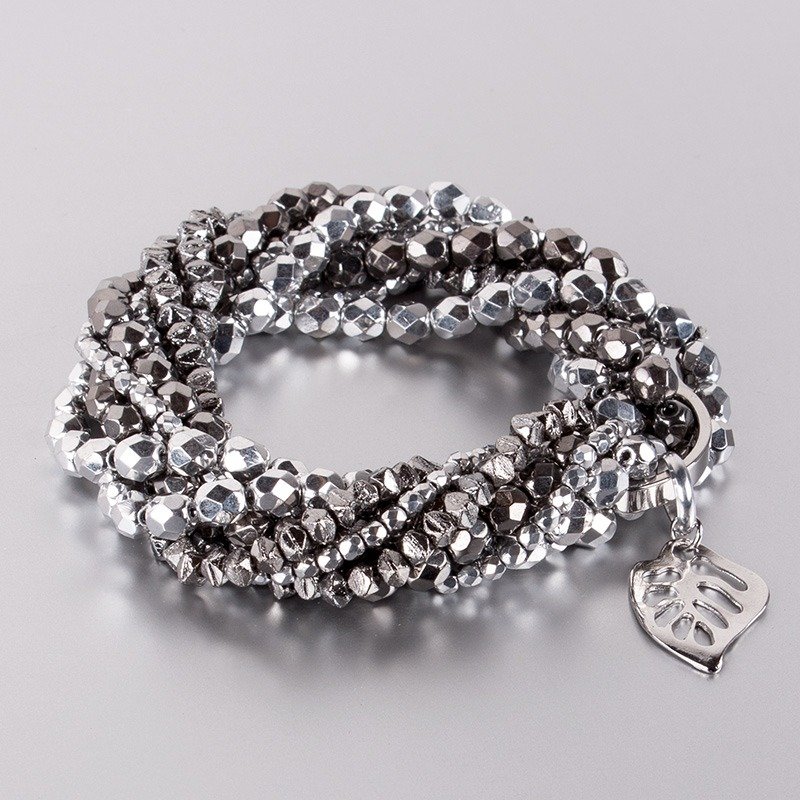 Silberfarbenes, gedrehtes Armband