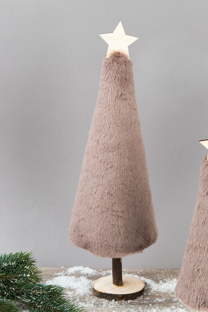 Großer Tannenbaum mit Plüsch