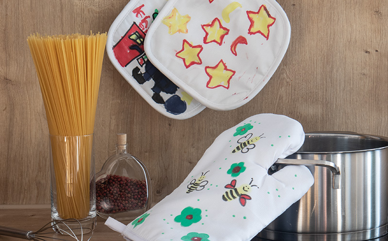 Topflappen und Ofenhandschuhe bemalen