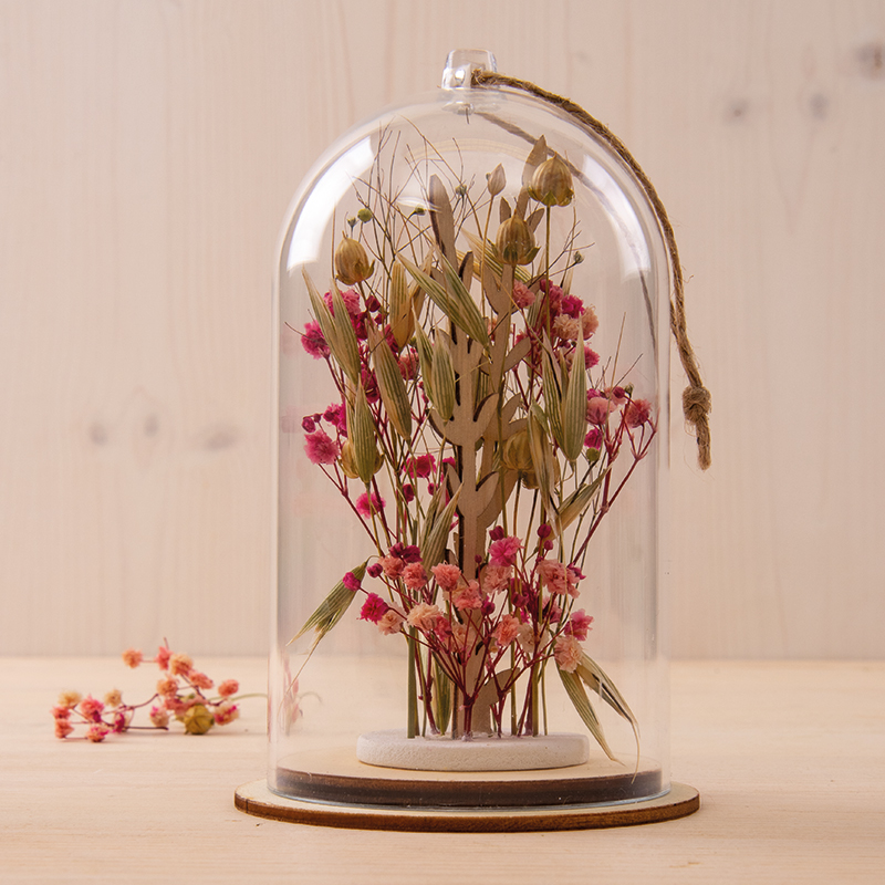 Trockenblumen unter der Haube