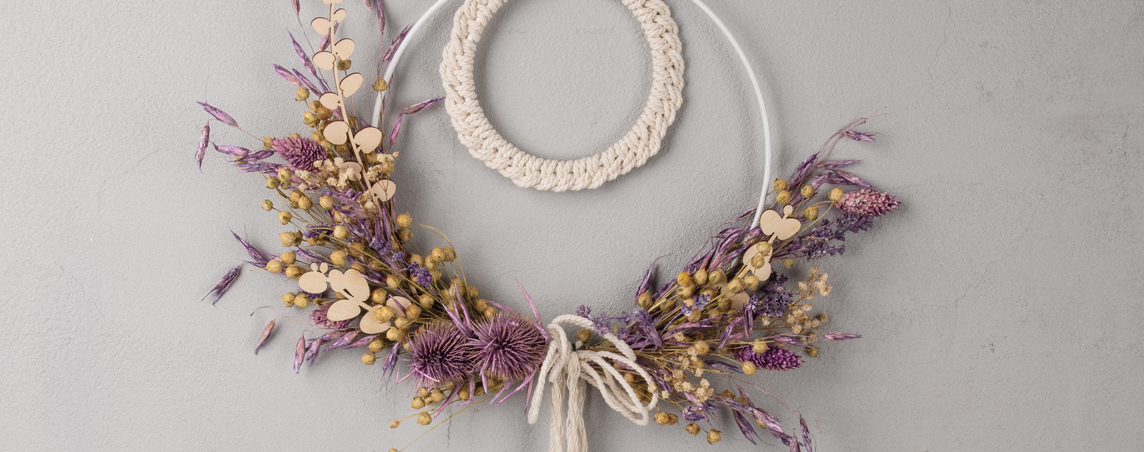 Dried flower ring in lilac with Macramé