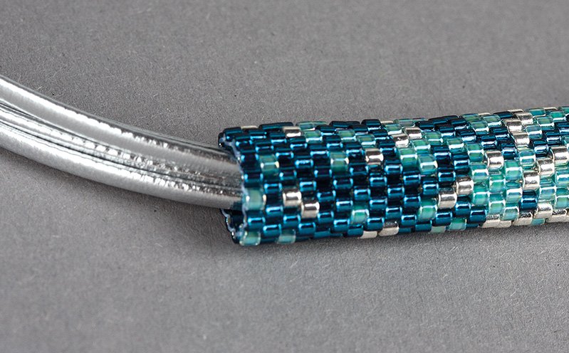 Türkisfarbene Metallic-Kette