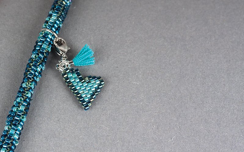 Türkisfarbenes, rundes Armband