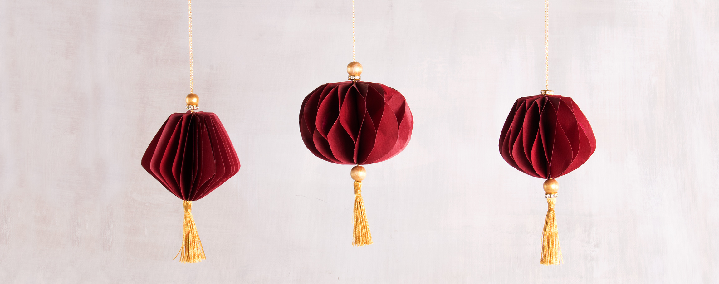 Honeycomb balls, red