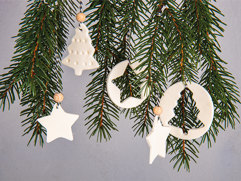 Weihnachtliche Anhänger aus Salzteig