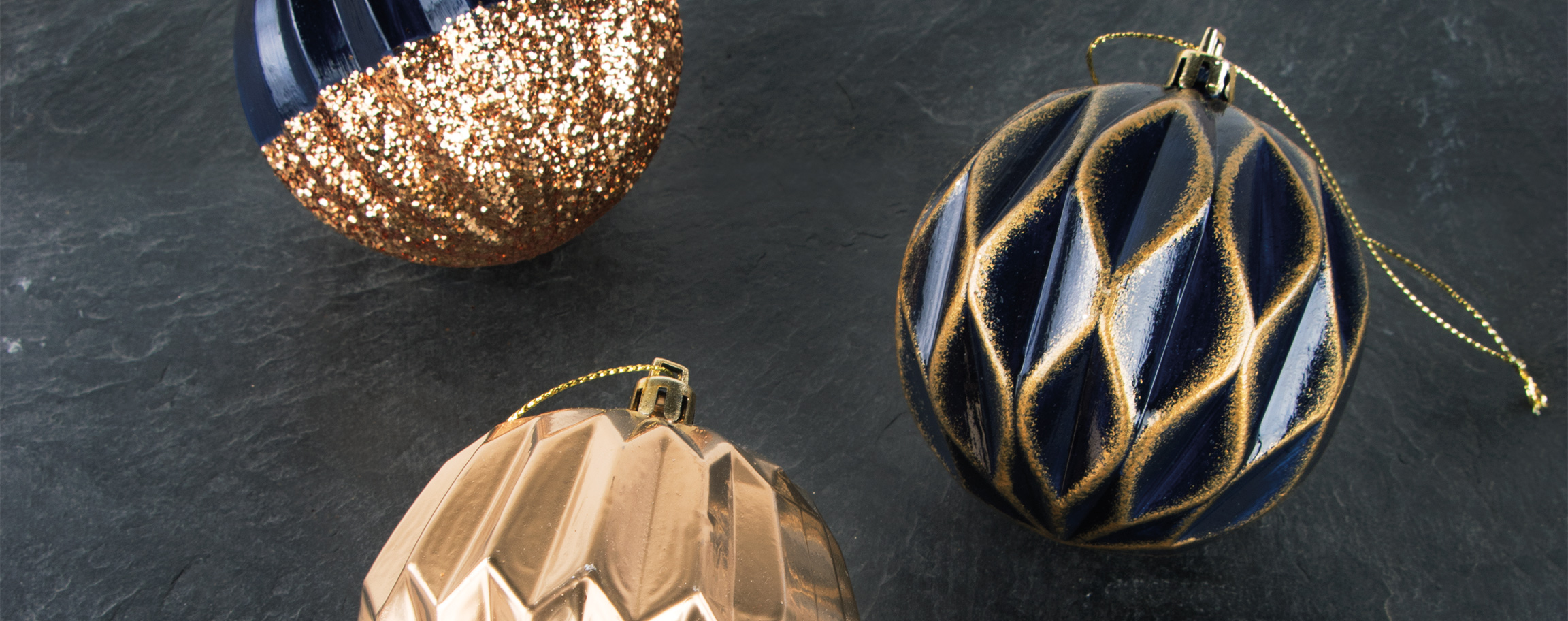 Blue-gold spotted Christmas bauble „Svea“